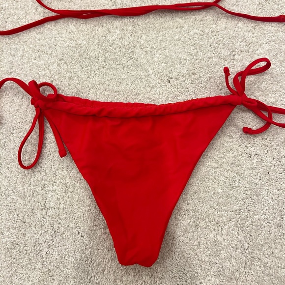 RED BIKINI - Picture 2 of 8